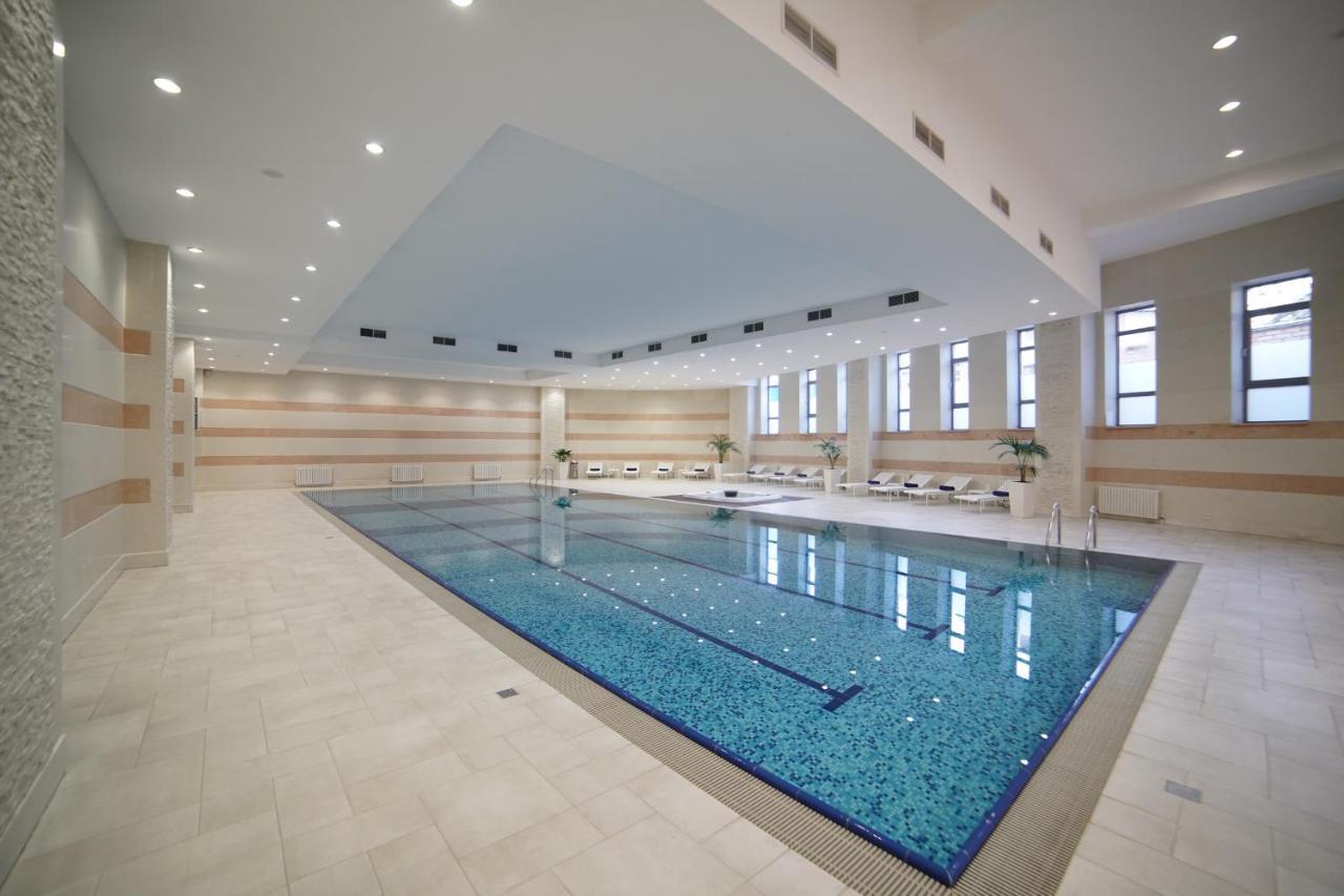 Orion Hotel Bischkek Exterior foto Swimming pool