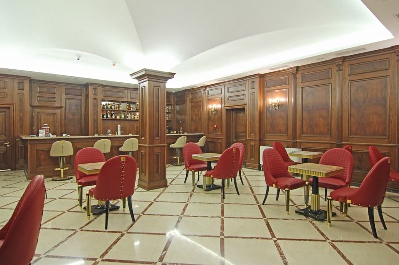 Orion Hotel Bischkek Exterior foto The interior of the bar