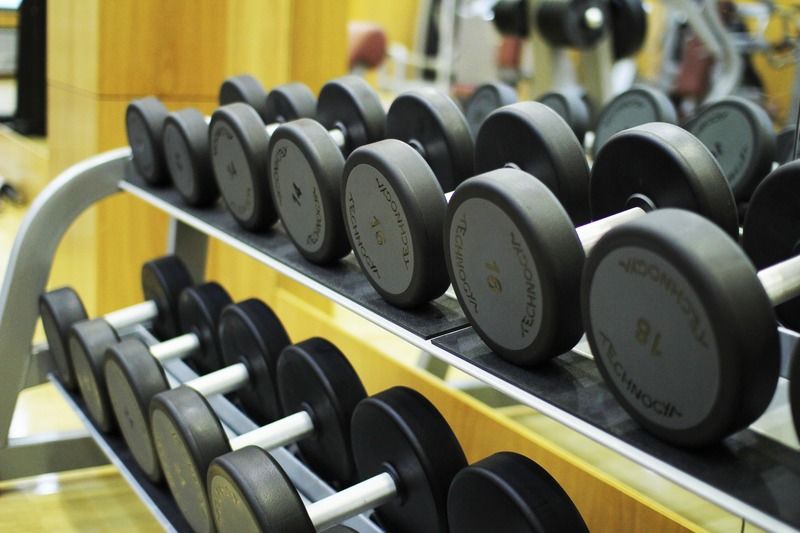 Orion Hotel Bischkek Exterior foto Dumbbells on a rack
