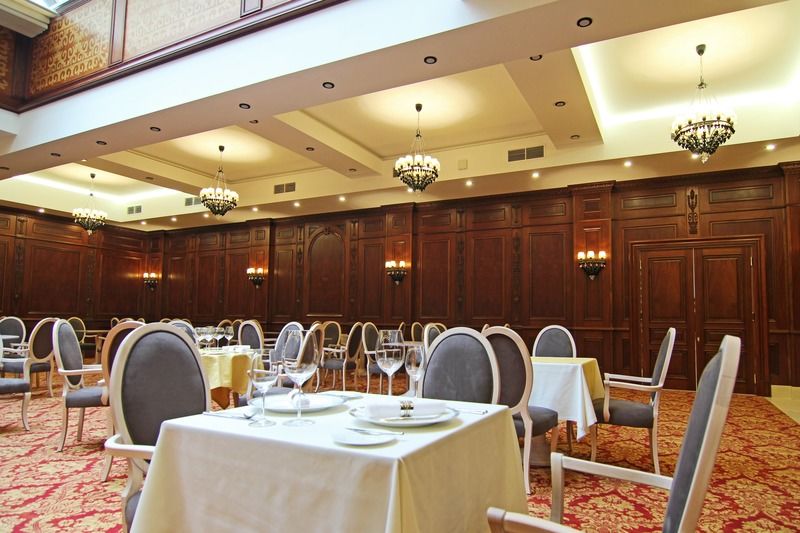 Orion Hotel Bischkek Exterior foto Restaurant