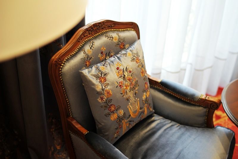 Orion Hotel Bischkek Exterior foto A cushion