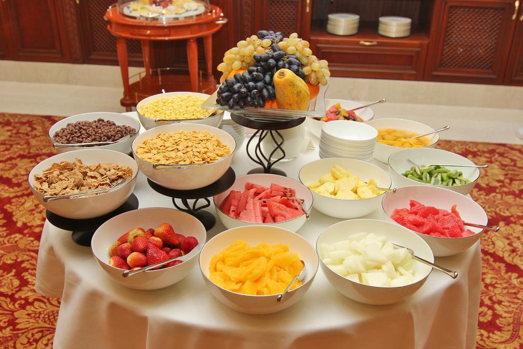 Orion Hotel Bischkek Exterior foto Fruit salad