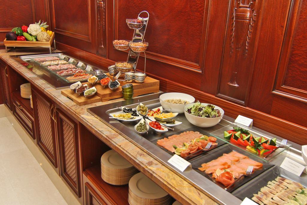 Orion Hotel Bischkek Exterior foto A buffet
