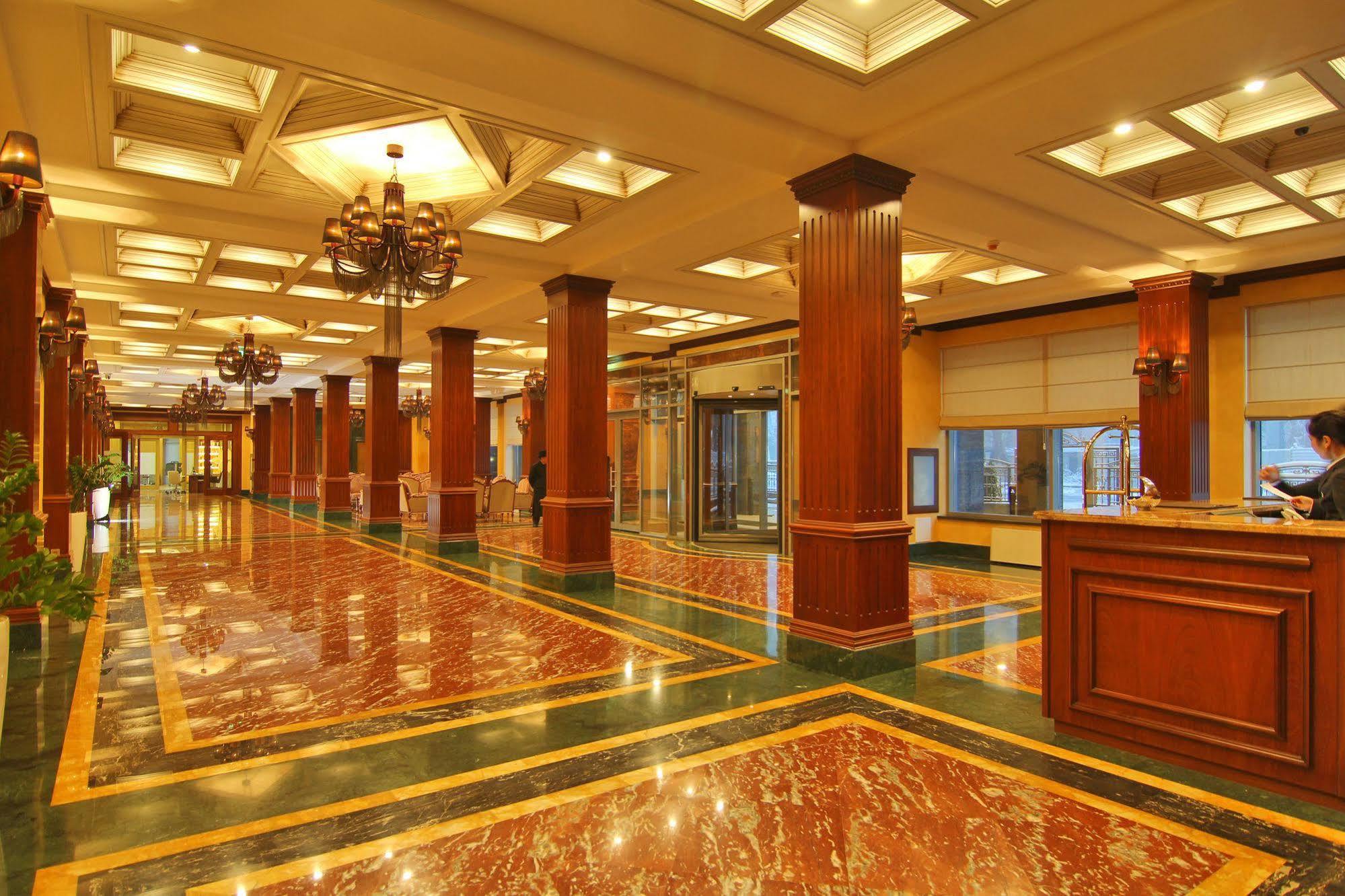 Orion Hotel Bischkek Exterior foto Lobby