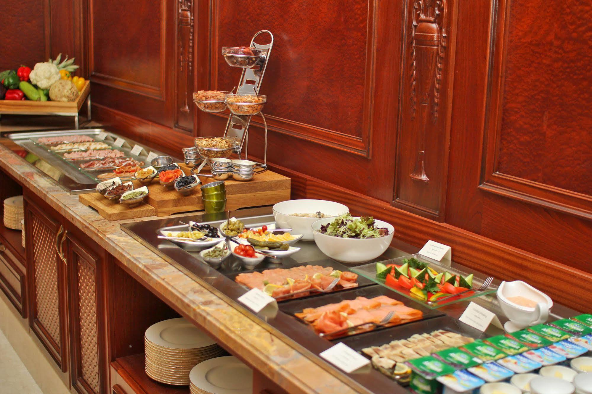 Orion Hotel Bischkek Exterior foto A buffet at a hotel