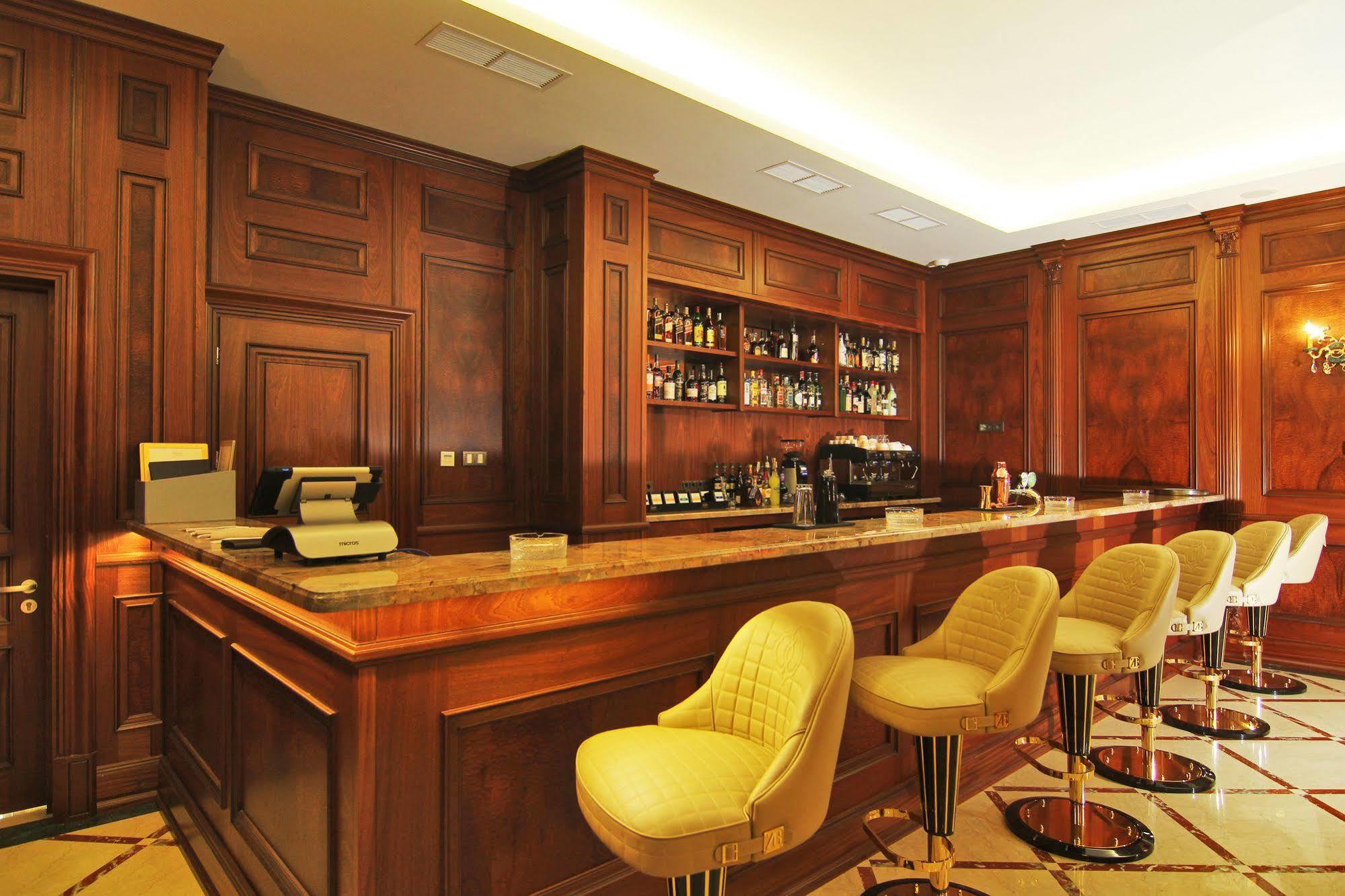 Orion Hotel Bischkek Exterior foto The bar at the St. Regis