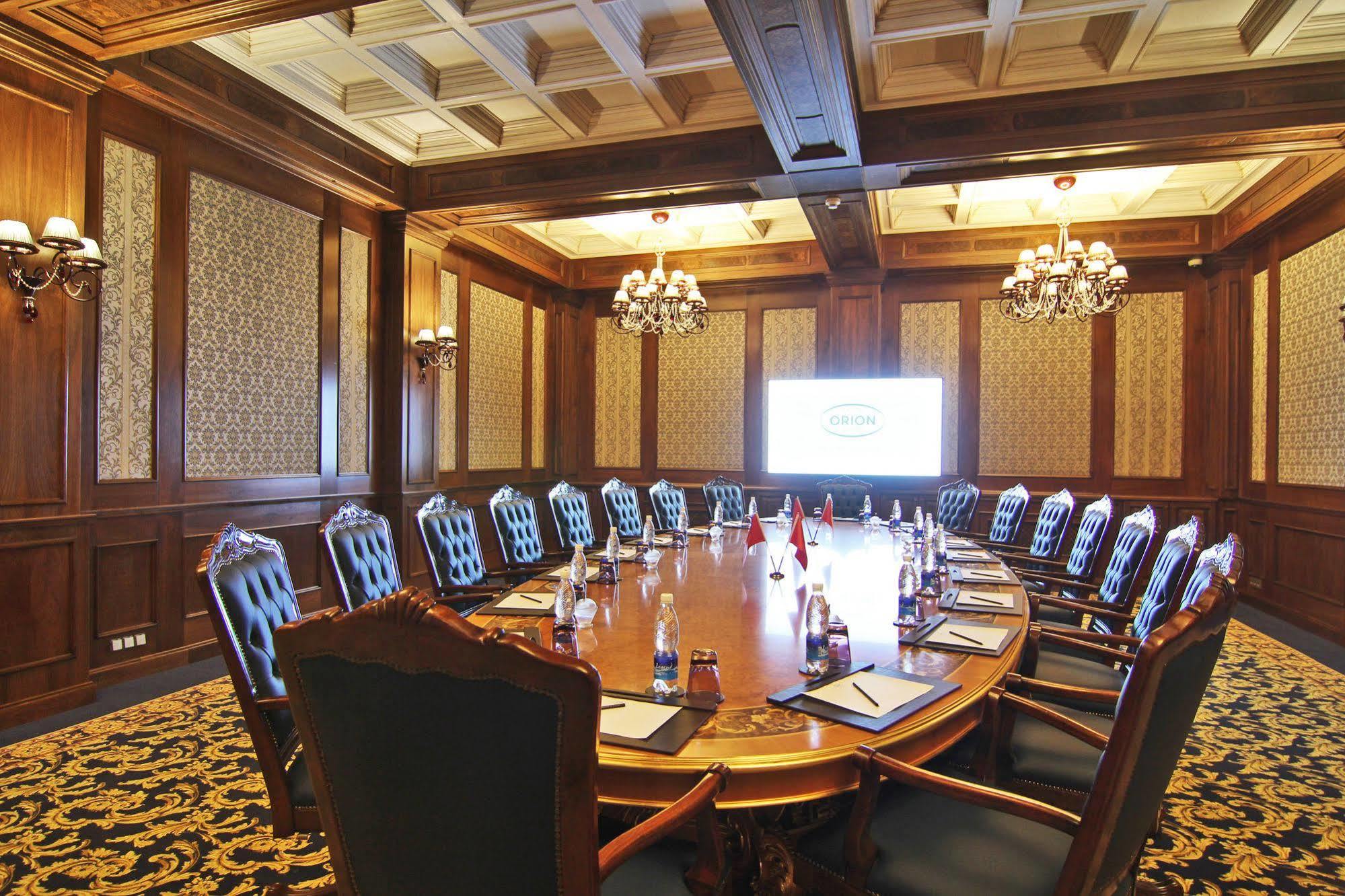 Orion Hotel Bischkek Exterior foto The boardroom at the World Trade Center